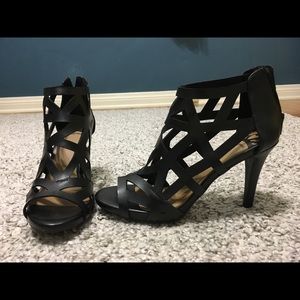 FERGIE - Black Caged Heels